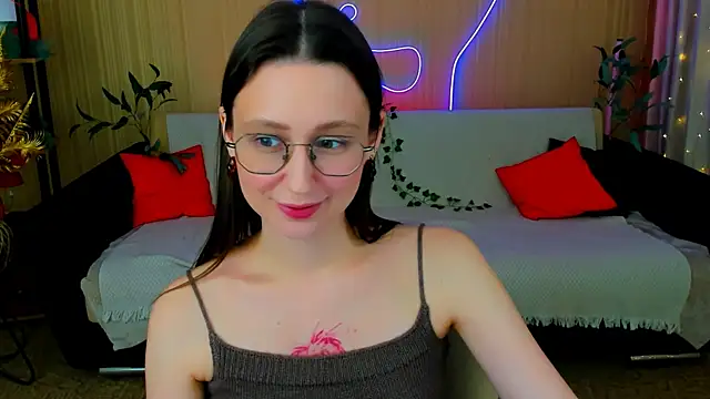 YourLovellyStory online show from April 2026 05:55:01 PM