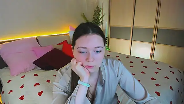 AlluringLookk online show from March 2026 04:34:02 PM