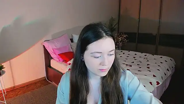 AlluringLookk online show from April 2026 04:45:01 PM