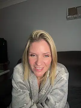 Lexi-Lux-X online show from November 2025 02:54:01 AM