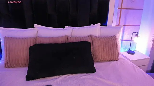 GretaVelvet online show from February 2026 07:40:01 PM