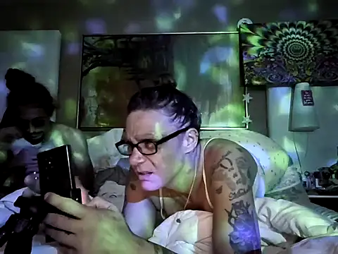 SparklesB1tch online show from April 2026 11:59:01 AM