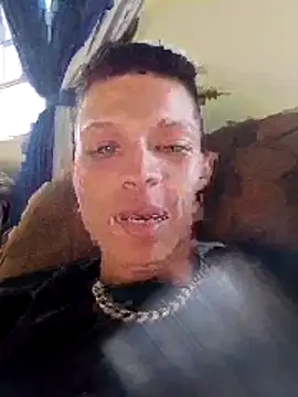 Snapshot of elinnki chatting on November 2025 09:02:01 PM elinnki online show from November 2025 09:02:01 PM