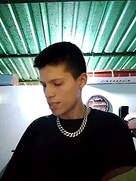 Snapshot of elinnki chatting on December 2025 08:05:01 PM elinnki online show from December 2025 08:05:01 PM