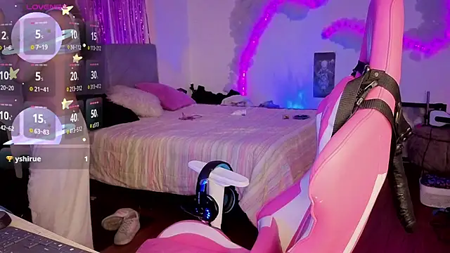 larah uwu online show from April 2026 06:20:01 PM