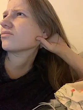 Leya F online show from September 2025 07:35:01 PM