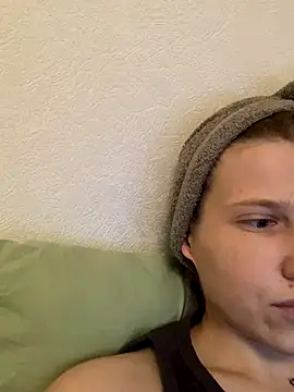 Leya F online show from September 2025 06:54:01 PM