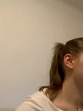 Leya F online show from September 2025 06:53:01 PM