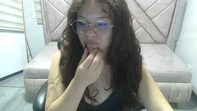 Velvet Moon V online show from March 2026 07:42:01 PM