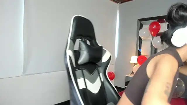 Adhara7 online show from December 2025 07:41:02 PM