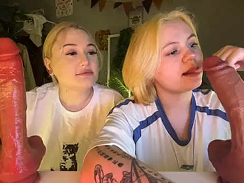 MoonIvy  online show from February 2026 06:15:02 PM