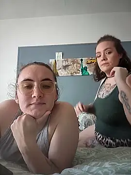 AndHerXO online show from March 2026 12:20:01 PM