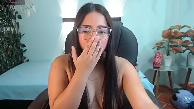 tinisweet online show from April 2026 06:58:01 PM