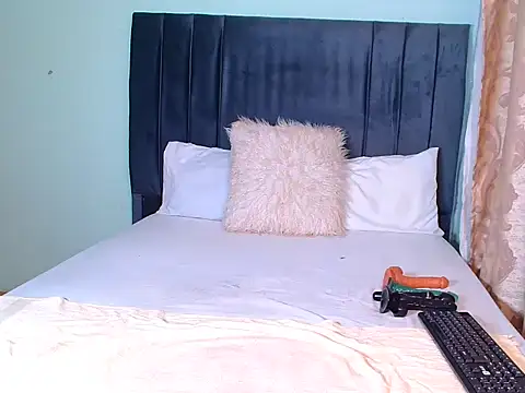 Snapshot of KINKYBOOTI22 chatting on December 2025 02:17:02 AM KINKYBOOTI22 online show from December 2025 02:17:02 AM