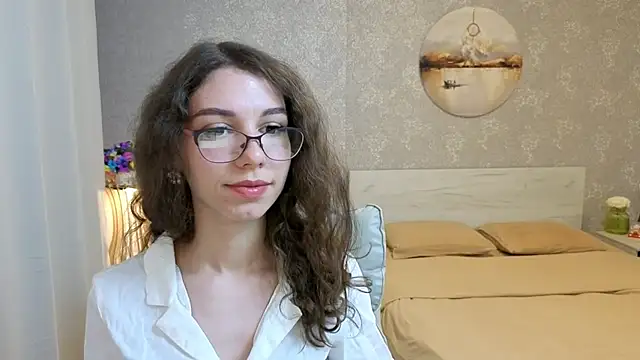 Snapshot of KellyShines chatting on June 2026 06:18:02 PM KellyShines online show from June 2026 06:18:02 PM