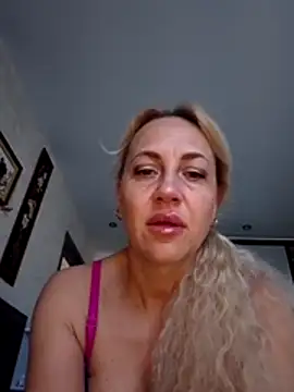 Snapshot of KissMiSveet chatting on May 2026 04:32:01 AM KissMiSveet online show from May 2026 04:32:01 AM