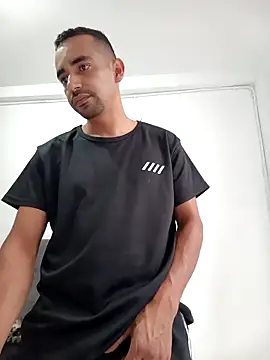 stivenlujan69 online show from April 2026 08:47:01 PM