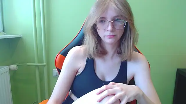 juicyPenny online show from April 2026 06:29:02 AM