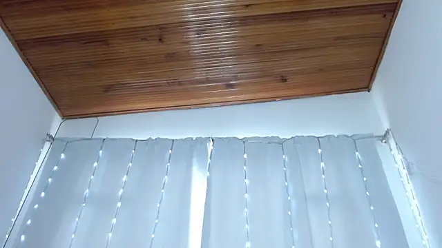 Charlothe Wright online show from April 2026 07:49:02 PM