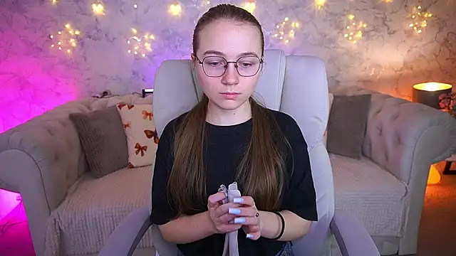 ArrinaWairr online show from March 2026 07:35:02 AM