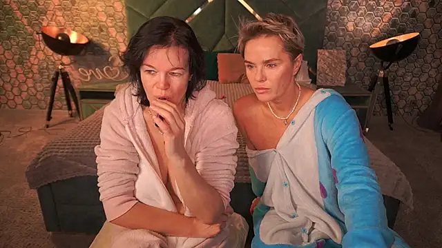 PleasureWeCouple online show from November 2025 06:51:02 AM