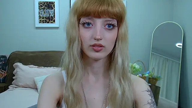 MistyMarlo online show from April 2026 05:17:01 PM