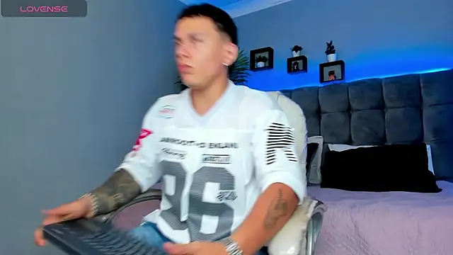 Thomas moon online show from April 2026 01:47:02 PM