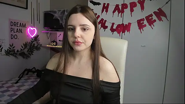 LiaWoow online show from October 2025 07:56:01 AM