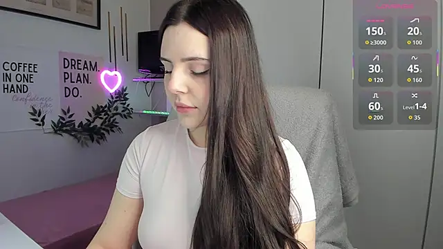 LiaWoow online show from December 2025 07:37:01 AM