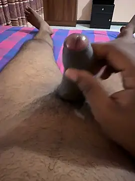 creepy7boy online show from November 2025 06:01:01 PM