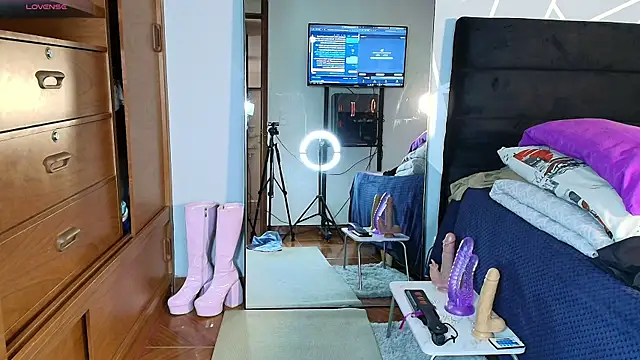 karlamoon23 online show from April 2026 08:06:02 PM