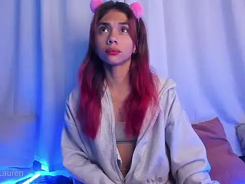 Laurenn 2 online show from October 2025 03:40:01 AM