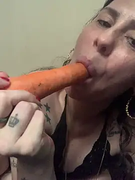 Snapshot of Lhcruz chatting on April 2026 07:00:01 PM Lhcruz online show from April 2026 07:00:01 PM