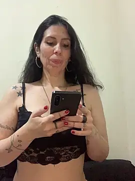 Snapshot of Lhcruz chatting on April 2026 03:28:02 AM Lhcruz online show from April 2026 03:28:02 AM