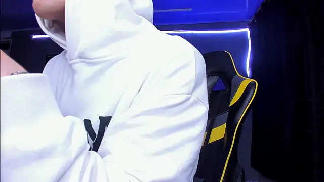 alexgiraldo   online show from October 2025 10:17:02 AM