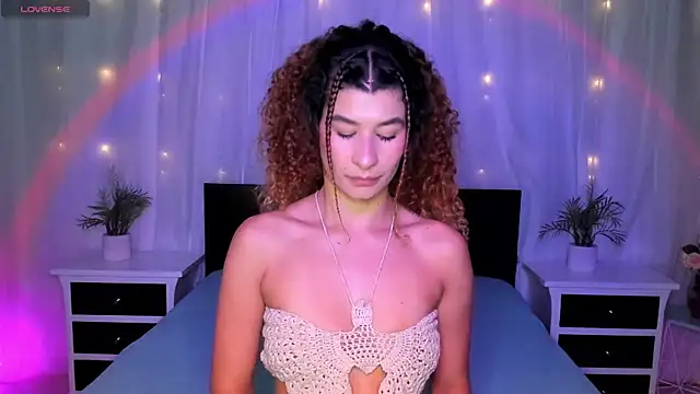 Evolet Bee online show from December 2025 11:28:02 AM