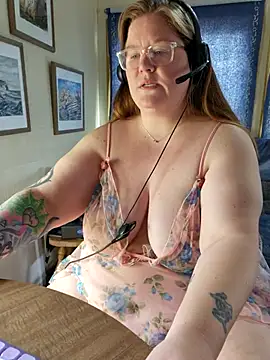 Snapshot of Love86Emily chatting on April 2026 05:32:02 PM Love86Emily online show from April 2026 05:32:02 PM