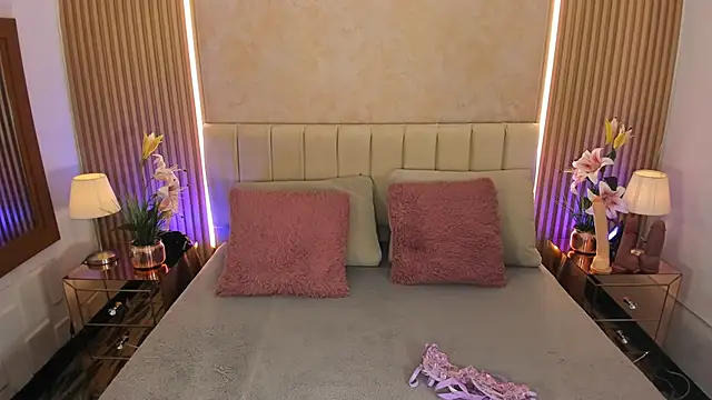 MaddyGray  online show from April 2026 07:06:02 PM