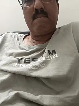 moonflower25 online show from April 2026 01:38:01 PM