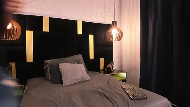 Lucio  Fox online show from April 2026 12:00:02 PM