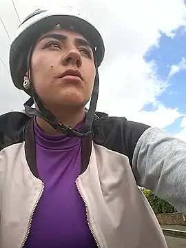 CAROLINE  07 online show from April 2026 07:01:02 PM