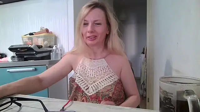Snapshot of Sweetmurrr chatting on June 2026 02:05:02 AM Sweetmurrr online show from June 2026 02:05:02 AM
