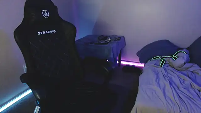 TypicalDepot5 online show from November 2025 03:39:01 PM