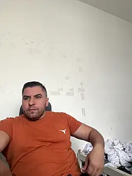 raulgzz4 online show from April 2026 07:22:01 PM