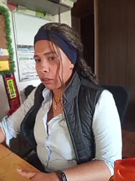 IVONNE COLLINS33 online show from April 2026 03:28:02 PM