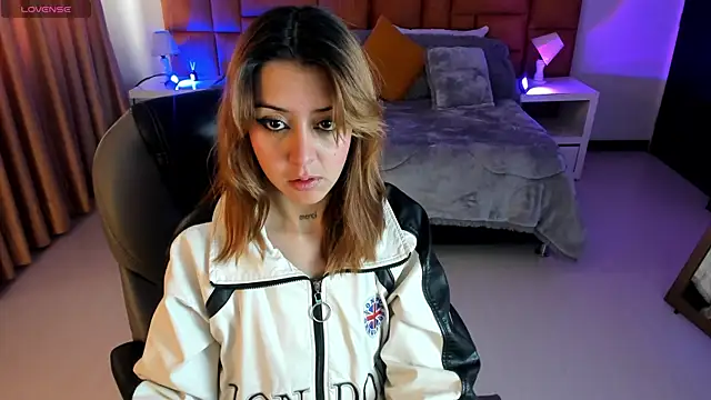 Catti Brie online show from November 2025 11:53:02 AM