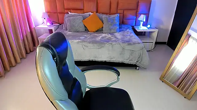 Catti Brie online show from November 2025 11:42:01 AM