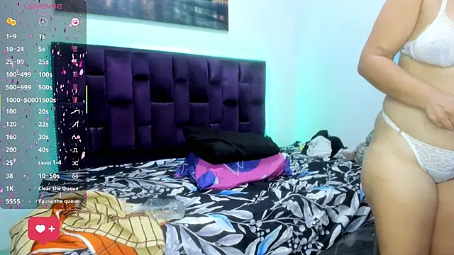 Alicia Whitee online show from March 2026 10:29:02 AM