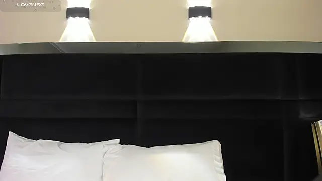 CarolineLee  online show from July 2026 10:36:01 PM