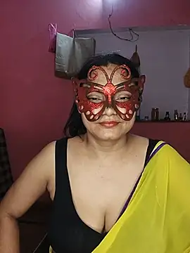Snapshot of MEERAcle chatting on July 2026 04:08:02 AM MEERAcle online show from July 2026 04:08:02 AM
